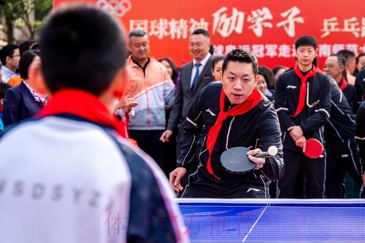 乒乓球奥运冠军走进云南师范大学 乒乓球奥运冠军走进云南师范大学